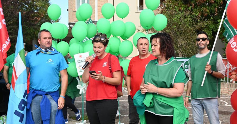 Sciopero nazionale dei lavoratori del settore sociale: due presidi regionali contestano le proposte irrisorie di UNEBA