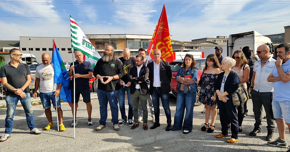 Vertenza Flash Control: grande partecipazione al presidio