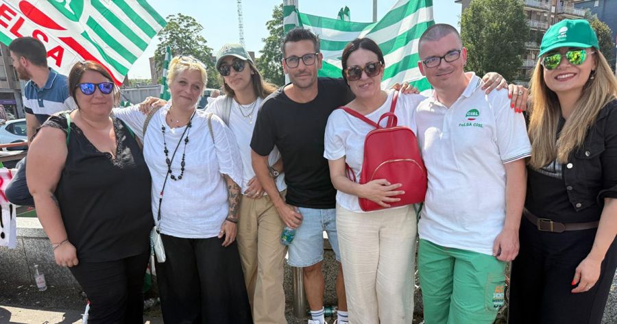 Lavoratori somministrati in questure e prefetture: ieri presidio davanti alla sede Adecco di Milano